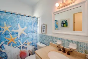 Stunning 4-bedroom oceanfront home in Islamorada, perfect for 8 guests. - Image 2