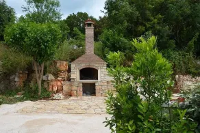 Modern studio apartment in medieval Bale - Image 3