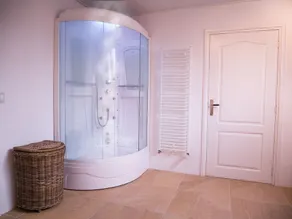 Rural, stylish, quiet, spacious apartment - Image 4