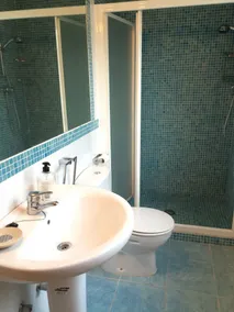 Villa tranquila y espaciosa, ubicación conveniente, a 3 minutos a pie de todos los servicios. - Image 3
