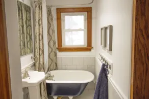 Maison entière avec un bain à remous dans un bloc de la rue principale de Frankenmuth. - Image 2