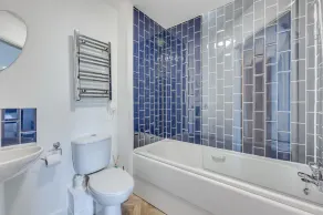 City Centre Flat - Free Parking, Wifi & SmartTV - Image 4