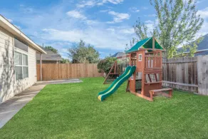Gated Golf Course Home Near Cinco Ranch – Perfect for Remodels or Relocations! - Image 2