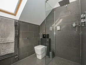 SPIRES, pet friendly, character holiday cottage in Carnon Downs - Image 3