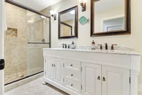 In the Heart of Harbour Town 2BR 2BA Pool Access Close to Beach - Image 2