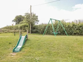 ACORN COTTAGE, pet friendly, with pool in Newton Abbot - Image 3
