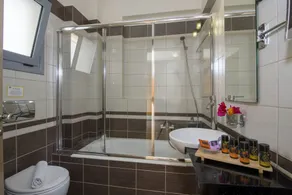 Isida Hotel Agia Marina - Image 4