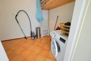 Cozy spacious house with fireplace. Walking distance from the beach - Image 3