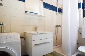 Holiday apartment in a quiet and sunny location - Image 2