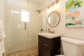 OFF THE HOOK - 3 Bedroom / 3 Bathroom W/ Pool & Parking - Image 4