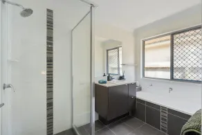 Royal Romanesque holiday house in Dakabin / 3 min to shops - Image 4