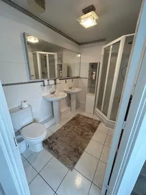 House Sleeps 12 with Parking and Garden - Image 5