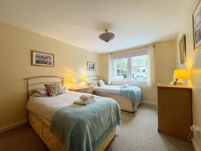 A beautiful ground floor apartment - Sleeps 6 - Image 5