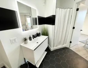 Modern 2BR Indoor Pool Near NYC & MetLife - Image 5