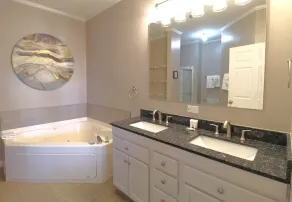 Sunset Retreat ~ 3BR / 3BA avec une piscine et vue sur les marais !! - Image 3