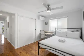 Bright 3-Bed Home in Leafy Annerley - Image 5