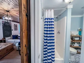 Iconic Cabin Hot tub fire pit lakefront dock pet friendly and more - Image 2