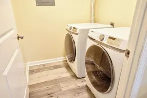COMFY HIDE-OUT (SLEEPS 6) - Image 2