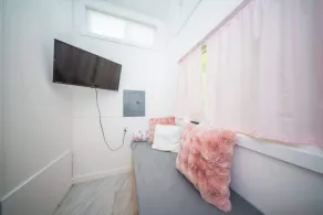 Tiny Coral Oasis-  beachy tiny house for your getaway - Image 3