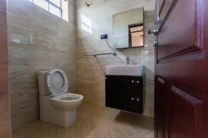 Luxury 2 Bedroom Apartment - Image 2