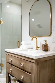 Stunning renovated home 10 min to downtown - Image 4