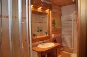 Luxury, comfortable and ideally located along slope - Image 2