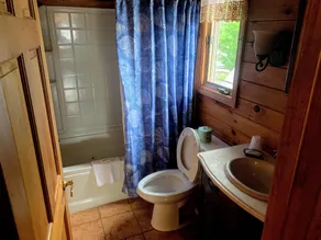 Lake George House with Beautiful Lake Views and Lake Access 6 Bedrooms 14 People - Image 4
