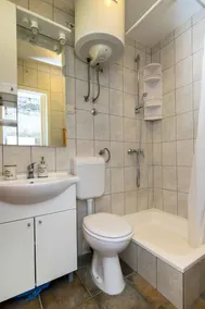 House Lea - Image 3