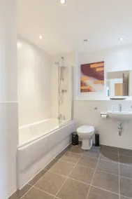 Stylish Garden View Apartment - Image 2