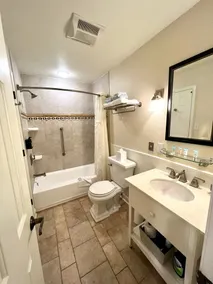 Lovely condo with water & golf course view - Image 3