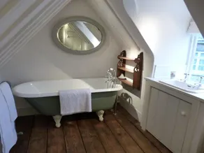 A cosy Cotswold cottage near Blenheim Palace, Oxford, - Image 3