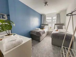 Spacious Contractor Flat for Large groups - Private Parking by Tailored Apartments - Image 5
