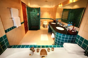 Profitez de cette fabuleuse villa de luxe de 4 chambres avec chef personnel, personnel et piscine - Image 3