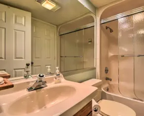 Cozy Pocono Mountain Escape - Image 4