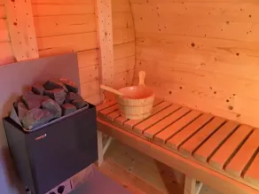 Luxury barn with private hot tub, sauna, pizza oven, dog friendly. - Image 2