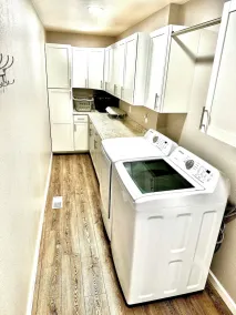 Centrally located beautiful remodeled house with 3 bedrooms, 2 bathrooms. - Image 2