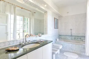 Southfox Luxury Villa with Pool - Image 3