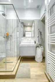 Stylish, Sunny New 2 Bedroom, Prime Central Athens - Image 3