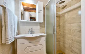Lovely home in Frkasic - Image 4