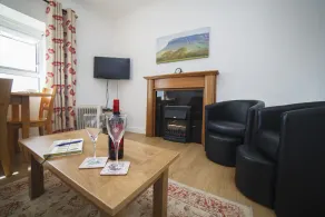 Le Snug-2Bed Apt peut accueillir 4 personnes et offre une vue imprenable sur la mer directement sur le Wild Atlantic Way - Image 2