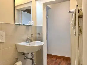 Sapphire Room - Image 4