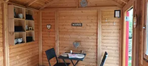 Caravan with shared pool - Image 2