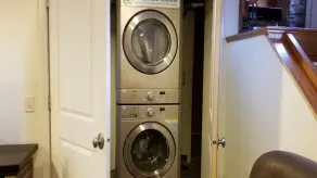 Beliggenhed, beliggenhed! Downtown luksus 1 soveværelse Apt - Image 2