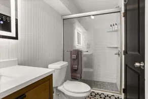 Garden District 3BD 2BA Parking Stylish & Unique - Image 4