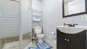 Furnished Family Home ★ KING BED ★ Parking ★ BBQ ★ Backyard ★ Discounted Price - Image 3