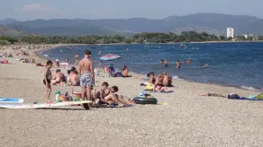 Calme maison de vacances avec 4 chambres à coucher près de la plage. Avec 2 places de parking dans la cour. - Image 4