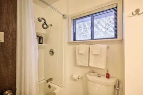 Sagle Lakefront Escape: Private Beach Access! - Image 3