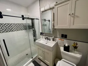 Midtown Apt - 2Bed / 2Bath - Privat badtunna och uteplats!  - Nära Pearl och Dtwn - Image 4