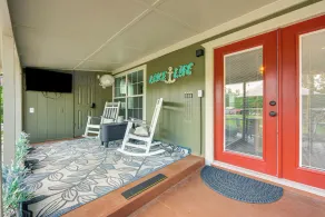 Tranquil Lakefront Getaway w/boat dock, kayaks and firepit. - Image 2