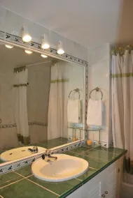 Bel appartement de deux chambres face à la mer Méditerranée - Image 3